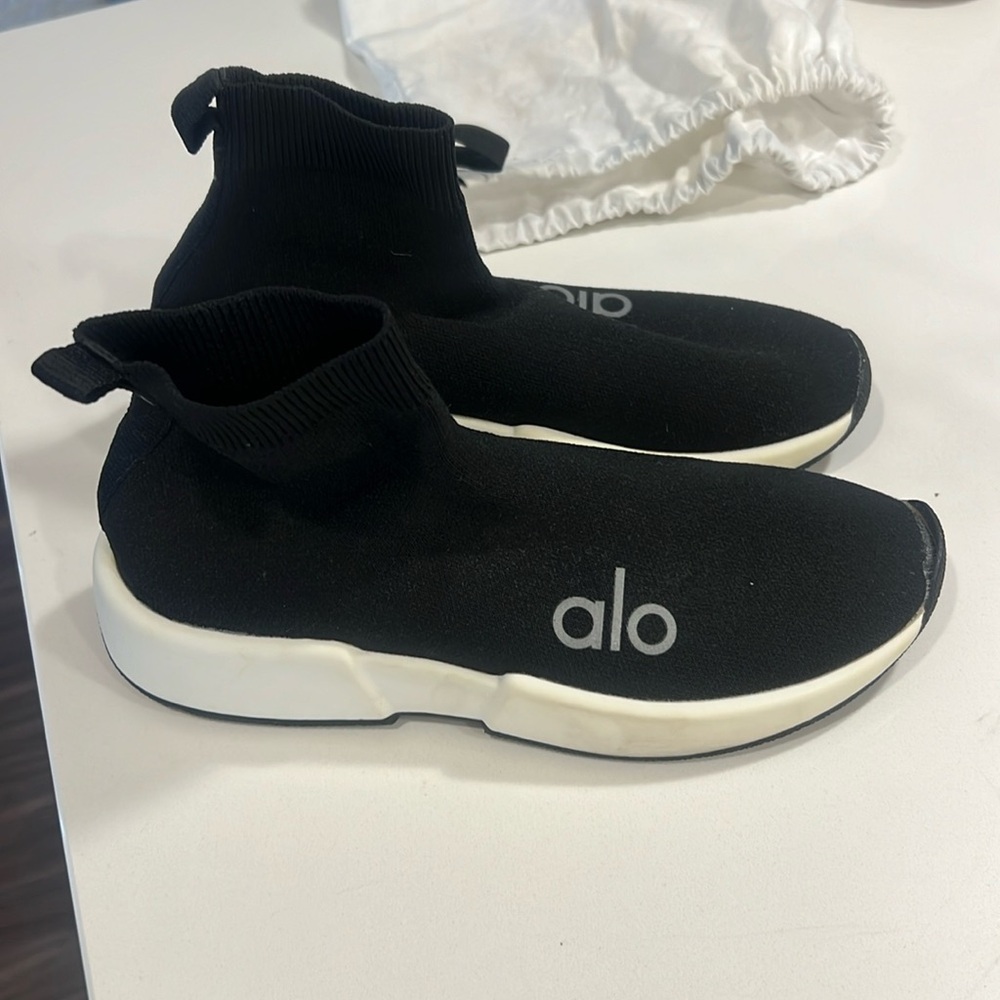 Alo workout tennis shoes - only wore once